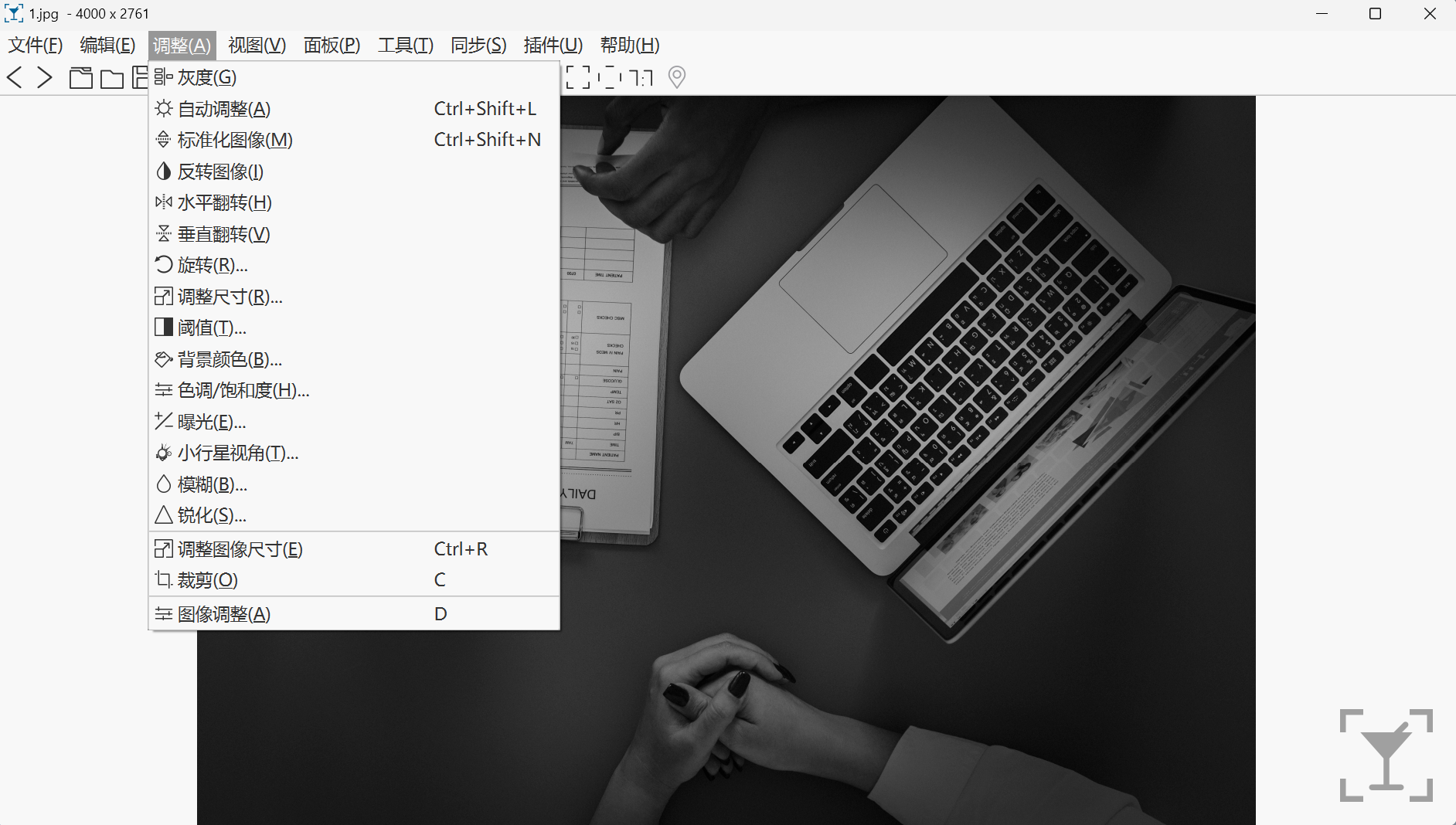 nomacs开源看图软件主界面，批量预览自媒体素材图片